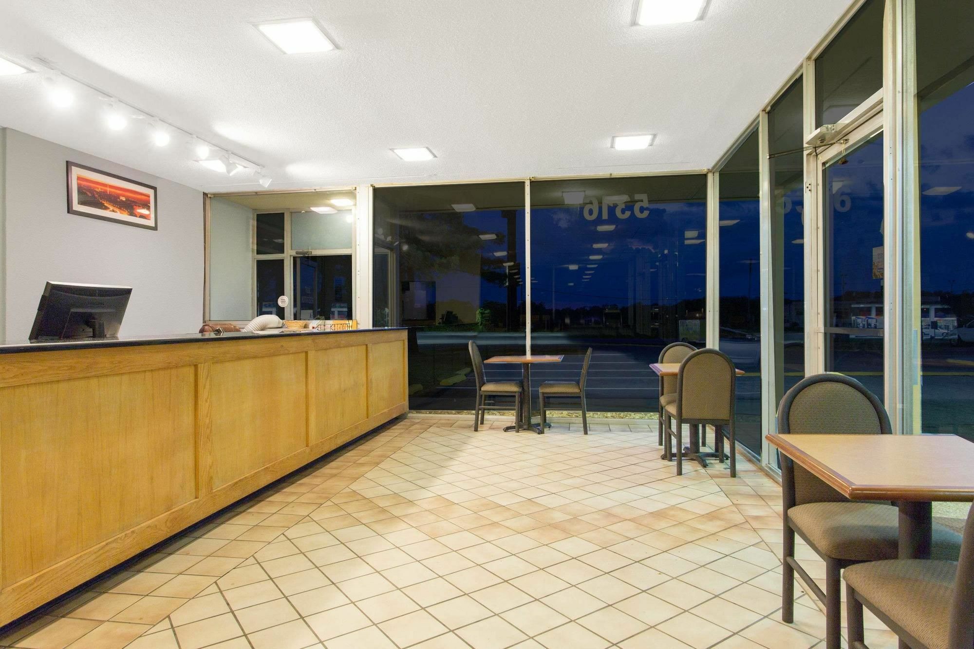Garden Inn Fredricksburg South フレデリックスバーグ エクステリア 写真