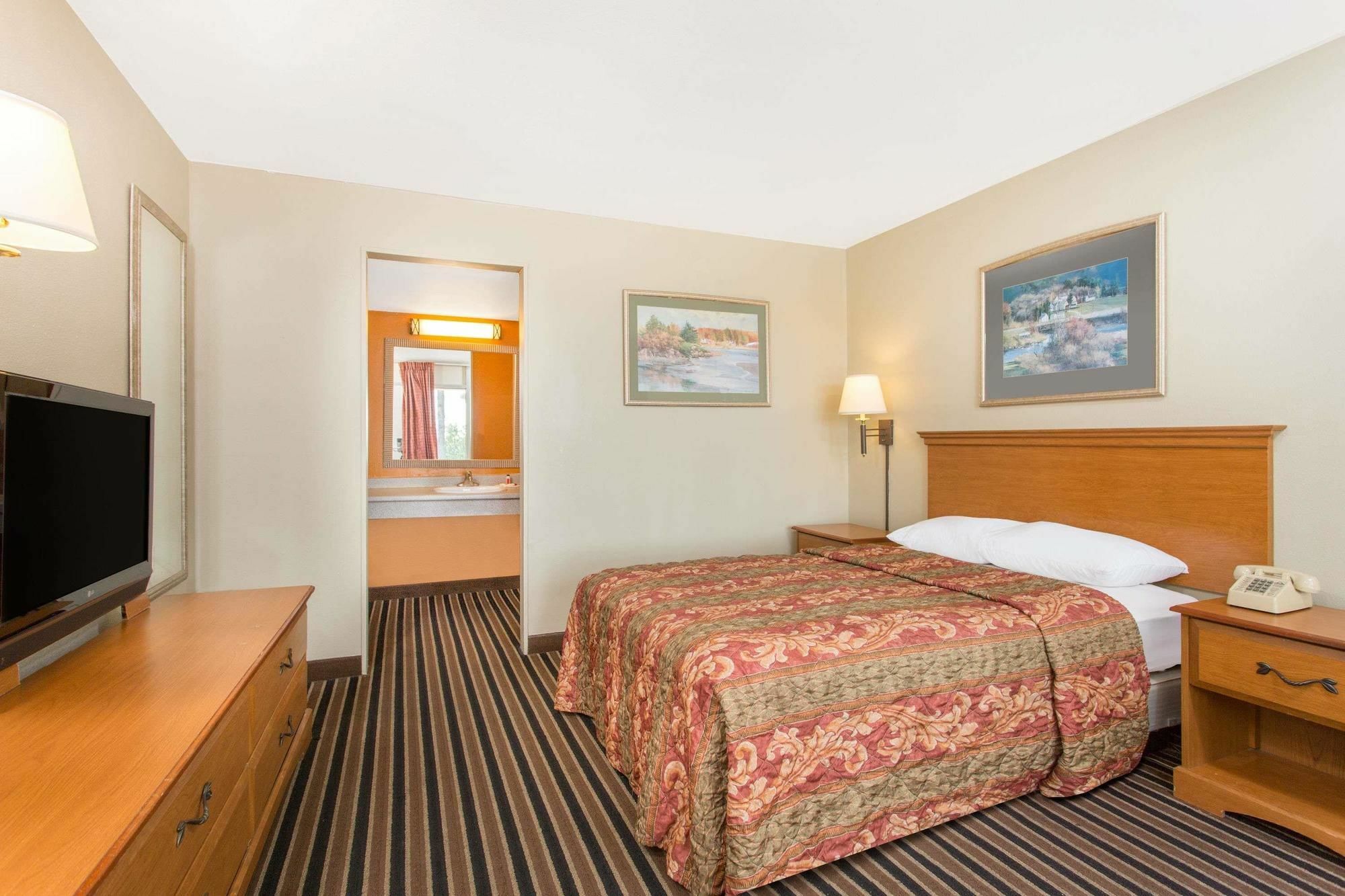 Garden Inn Fredricksburg South フレデリックスバーグ エクステリア 写真