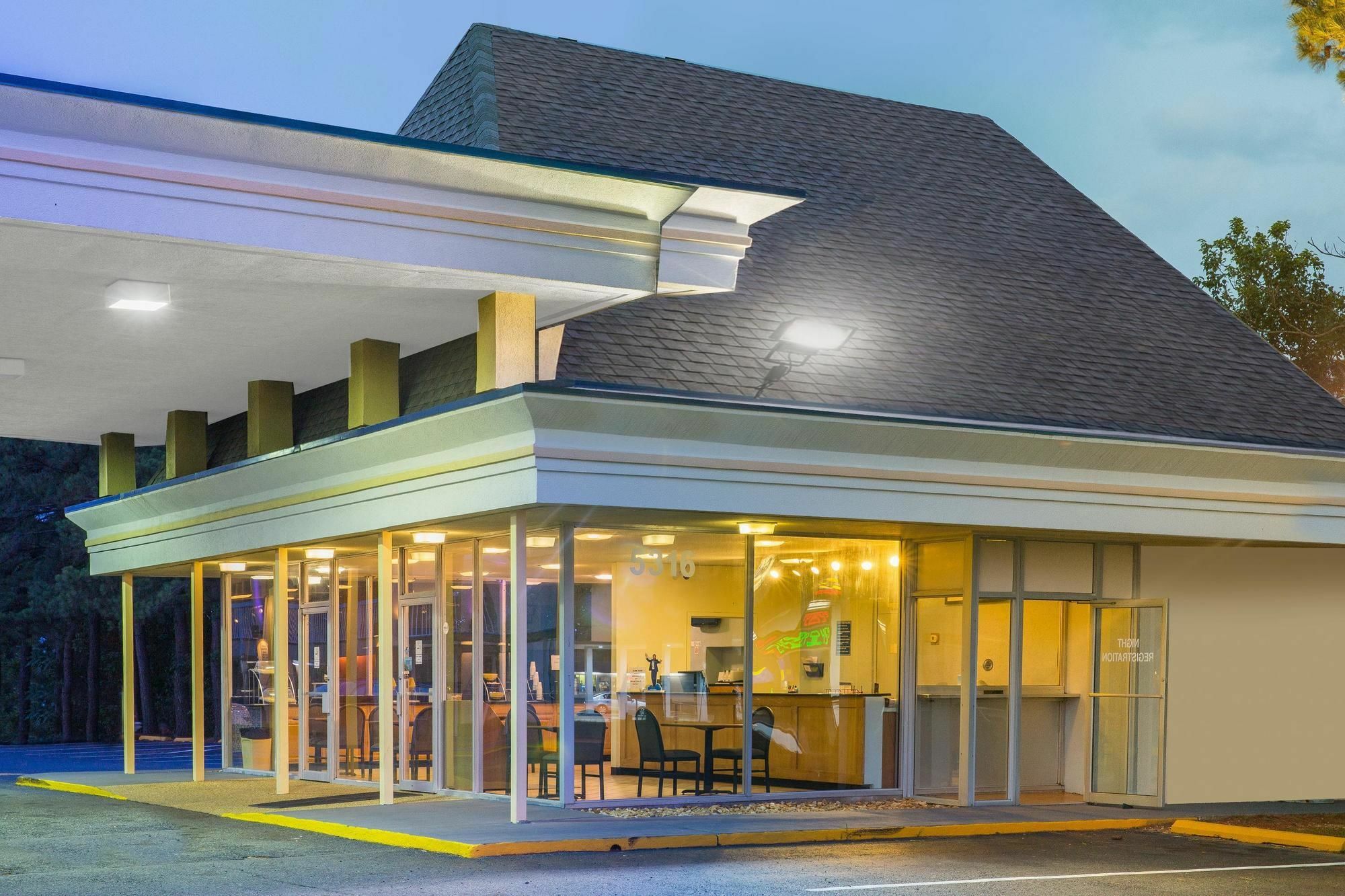 Garden Inn Fredricksburg South フレデリックスバーグ エクステリア 写真