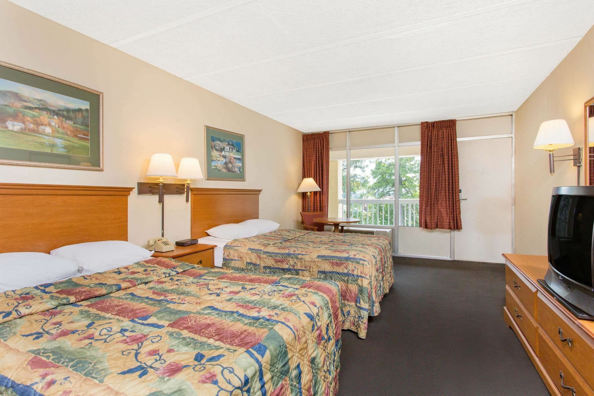 Garden Inn Fredricksburg South フレデリックスバーグ エクステリア 写真