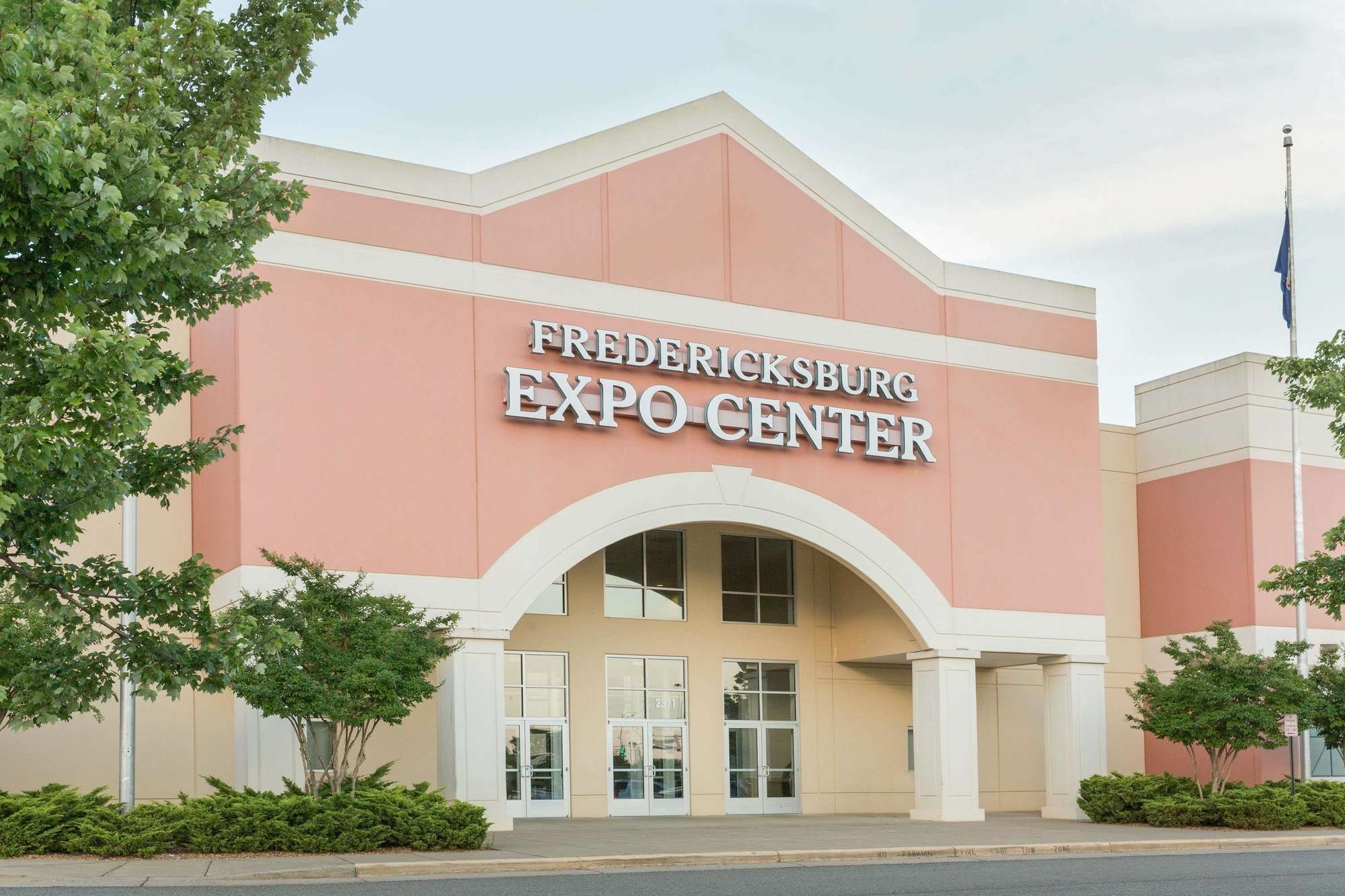 Garden Inn Fredricksburg South フレデリックスバーグ エクステリア 写真